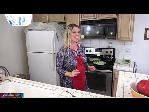 ❤️ Stepmom u munghje in cucina prima di a so data ❤ Sluts à noi ❤