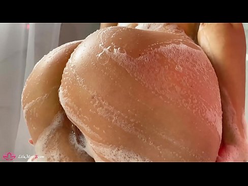 ❤️ Brunette si masturba a figa cù un vibratore per un orgasmu intensu in a doccia ❤ Sluts à noi ❤