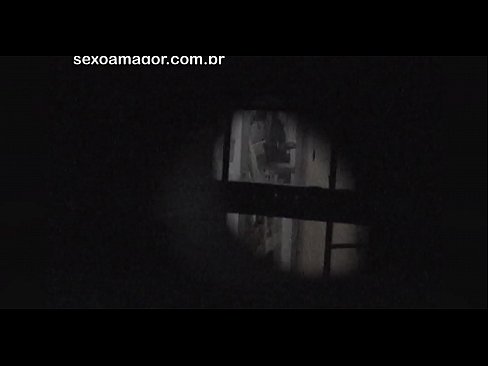 ❤️ Blondie hè videoregistrata in segretu da un voyeur di u quartieru nascostu daretu à i mattoni cavi ❤ Sluts à noi ❤