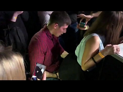 ❤️ Sessu reale in una discoteca russa. Una ragazza russa di 18 anni in l'anu è a vagina scopata in una discoteca ❤ Sluts à noi ❤